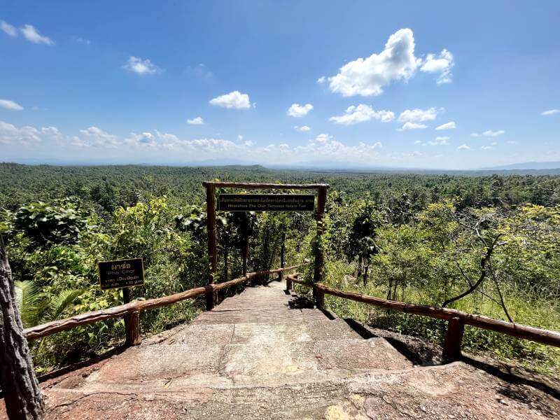 清邁梅旺國家公園Mae Wang National Park風景，青山與清澈的天空